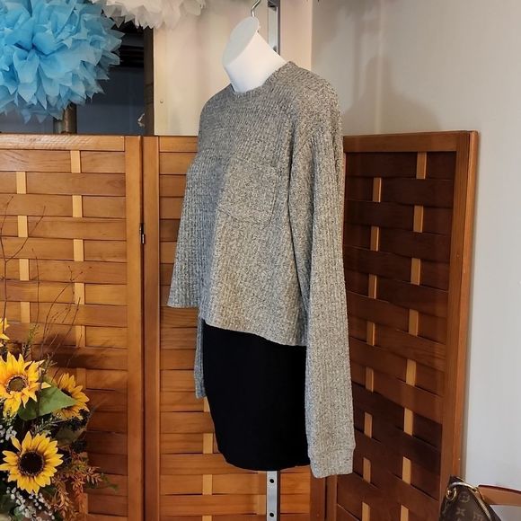 Wild Fable brand cropped sweater - Picture 3 of 8